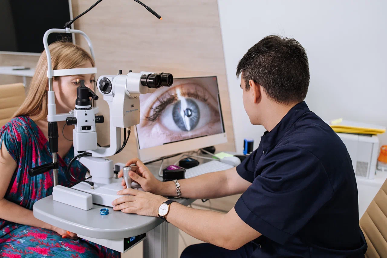 Лазерная коррекция зрения до какого возраста. Лазерная коррекция зрения. Биомикроскопия. Биомикроскопия глаза. Биомикроскопия сухого глаза.