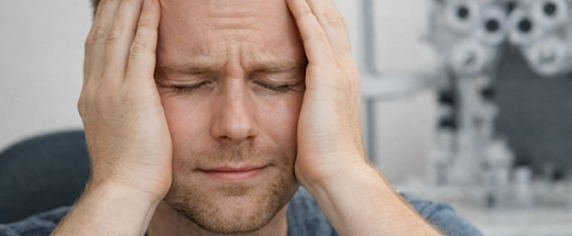 Молнии и вспышки в глазах: причины, симптомы и что делать